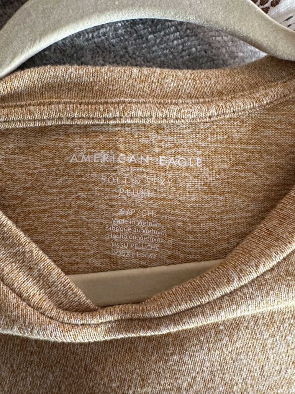 American Eagle Soft & Sexy Long Sleeve Tee Size S Mustard Yellow - Picture 3 of 4
